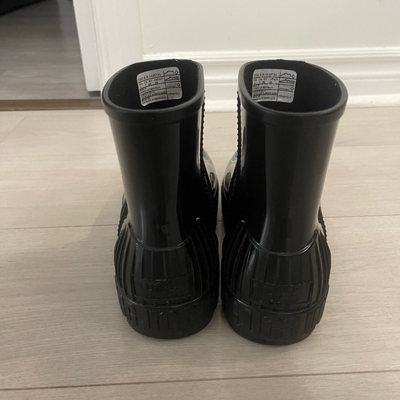 UGG rain boots Size 9 - Picture 2 of 6